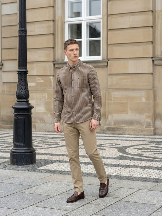 Chemise décontractée à rayures marron coupe slim Kobacci